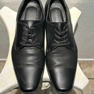 CALVIN KLEIN
Men's Cap-Toe Oxfords Size 7.5